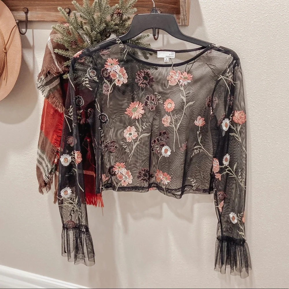 Floral Sheer Top with ruffled sleeves - Picture 4 of 4